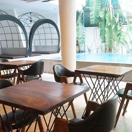 Hotel Records Phnom Penh Exterior photo