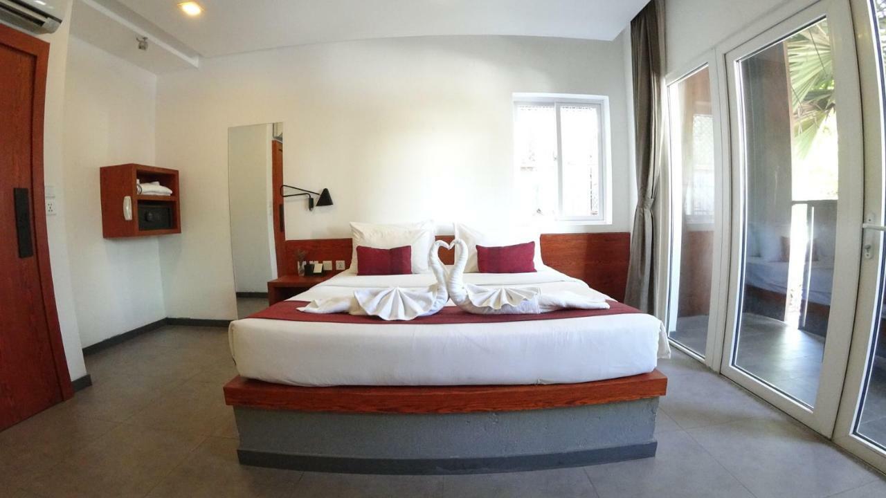 Hotel Records Phnom Penh Exterior photo
