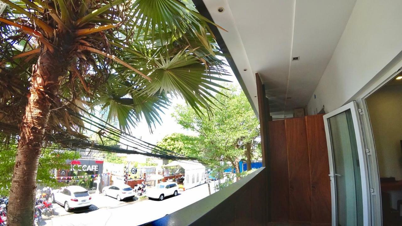 Hotel Records Phnom Penh Exterior photo