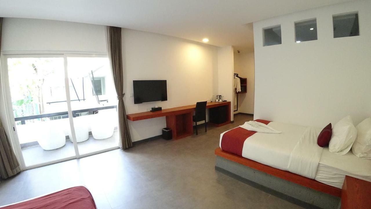 Hotel Records Phnom Penh Exterior photo
