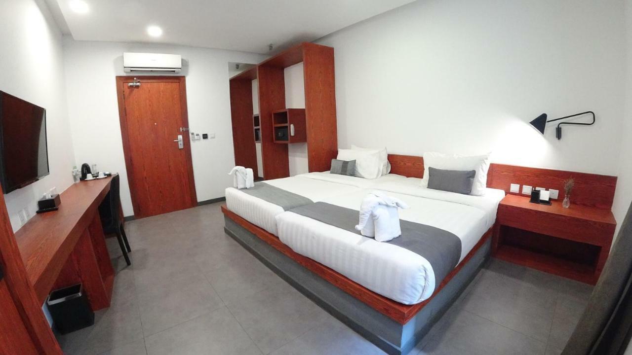 Hotel Records Phnom Penh Exterior photo