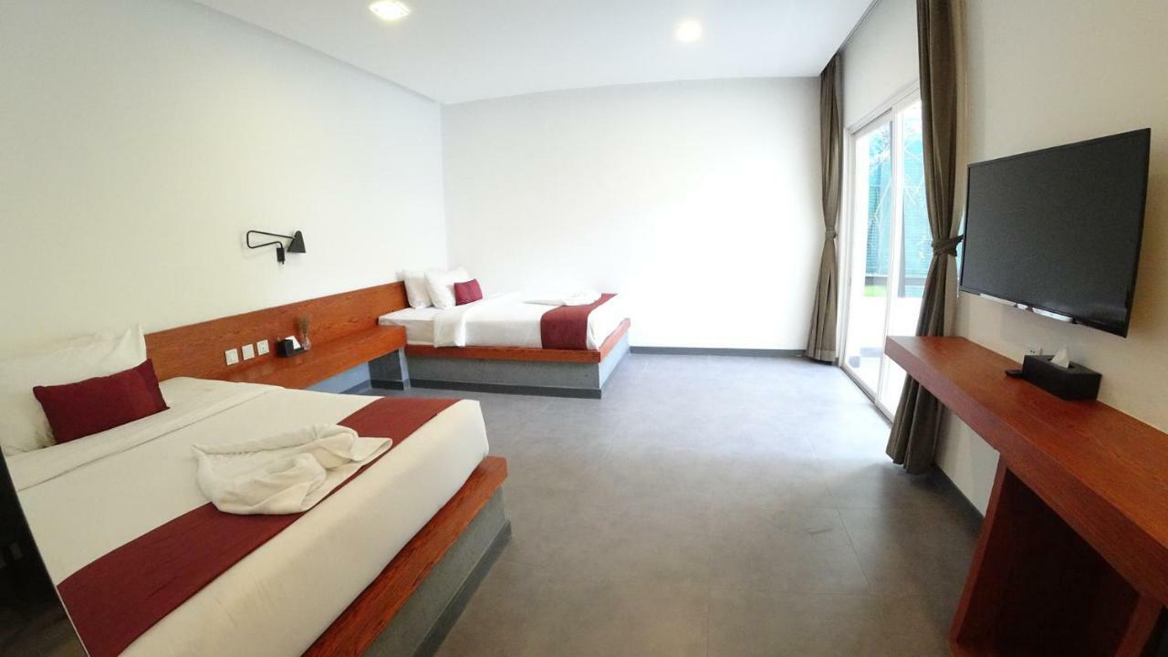 Hotel Records Phnom Penh Exterior photo