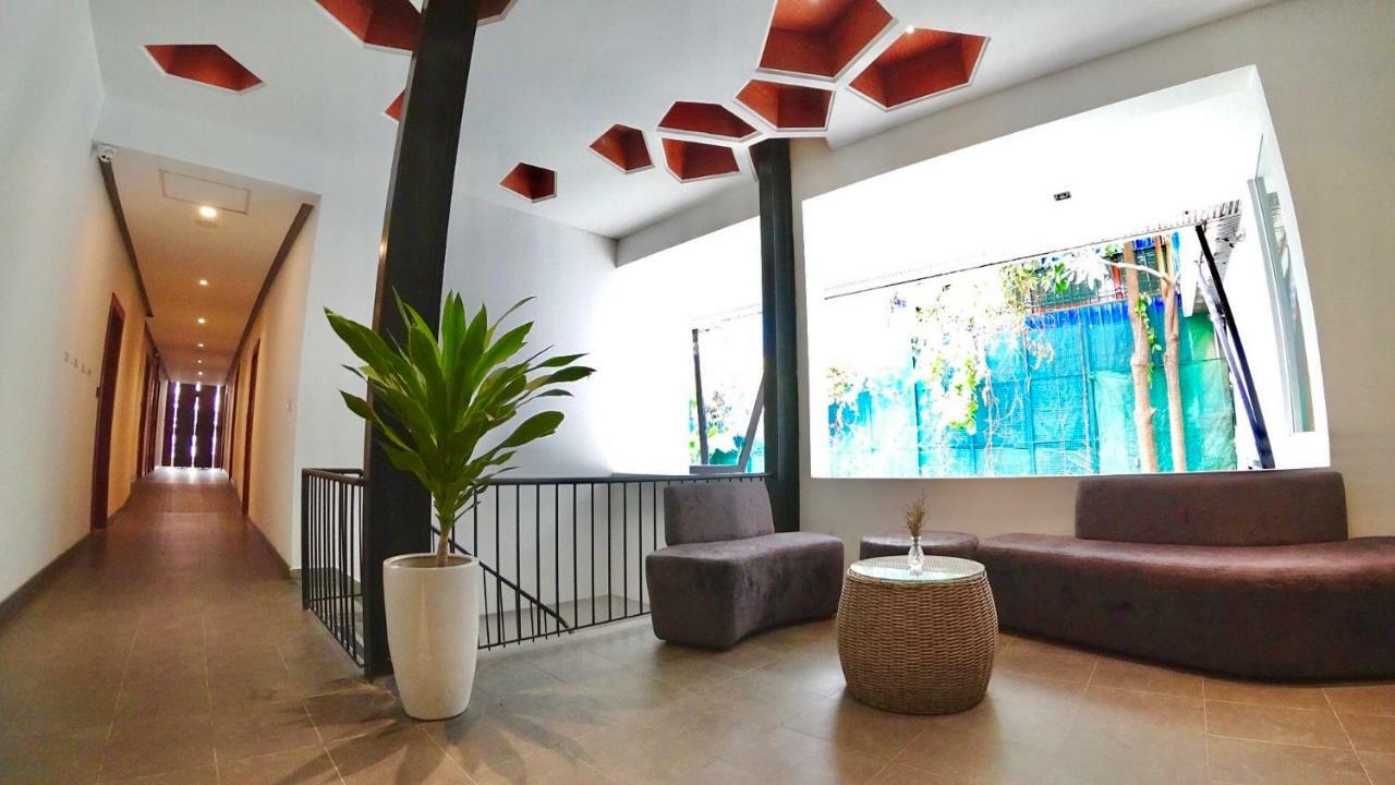 Hotel Records Phnom Penh Exterior photo