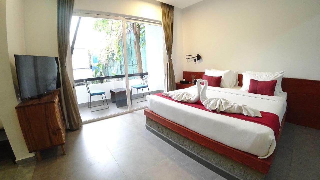 Hotel Records Phnom Penh Exterior photo