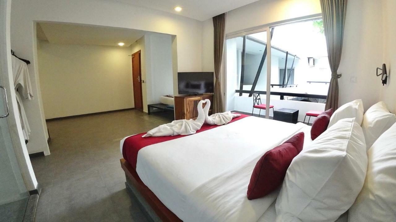 Hotel Records Phnom Penh Exterior photo