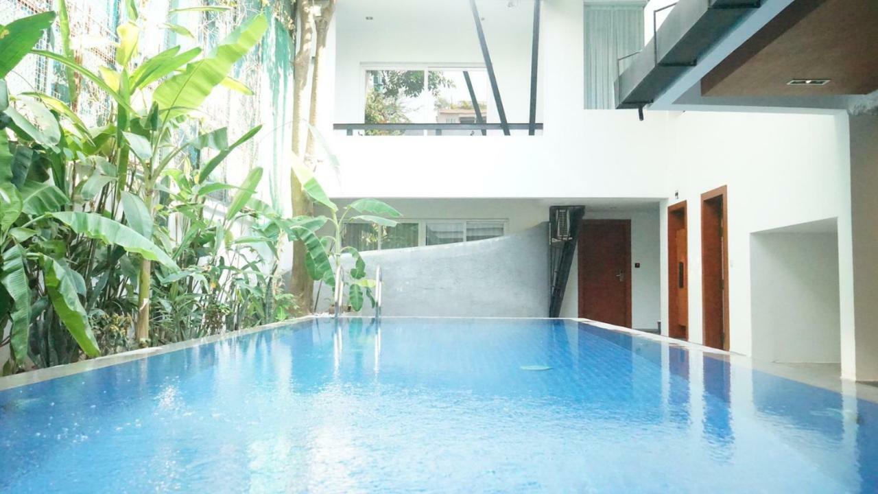 Hotel Records Phnom Penh Exterior photo